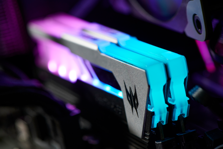 Apollo 64 GB（16 GB x 4、32GB x 2）DDR4 4400 MHz C14、RGB发光桌面内存条