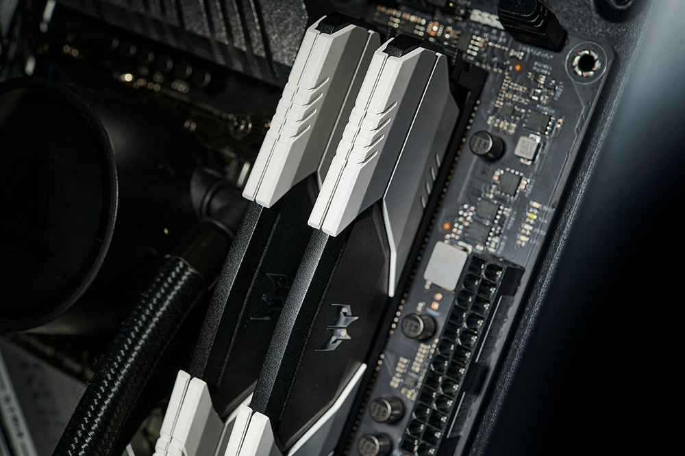 Talos DDR4 内存条可选容量8GB 至 32GB